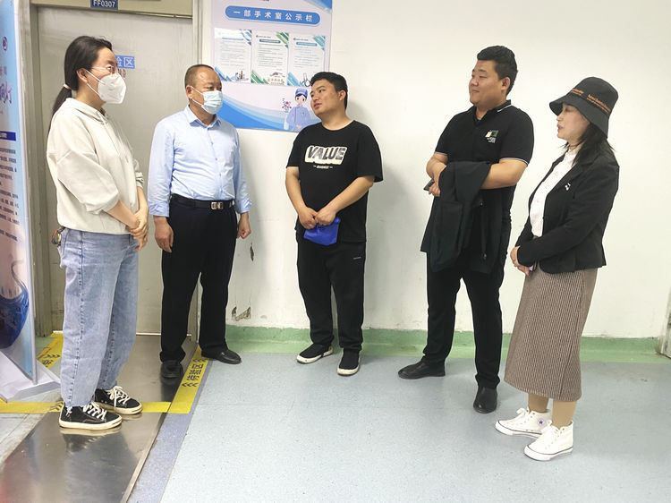 16848100291756.jpg 0511關(guān)愛(ài)員工 愛(ài)心基金送溫暖1_副本.jpg